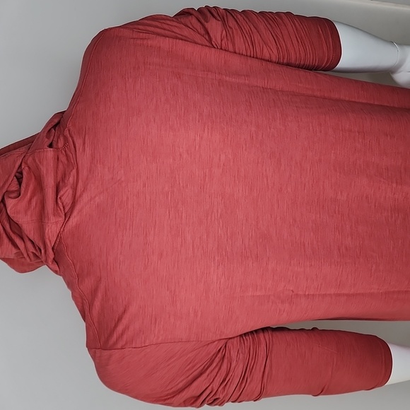 SPYDER ACTIVE MEN'S LARGE TSHIRT WITH HOODIE, RED COLOR - Picture 4 of 13